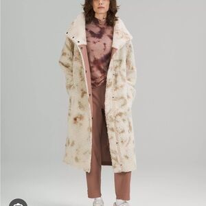 Lululemon textured fleece lab coat (never worn, like new) size 4